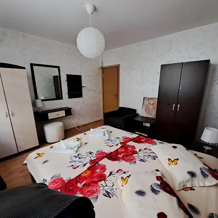 Azuro Sunny Apartament 3*