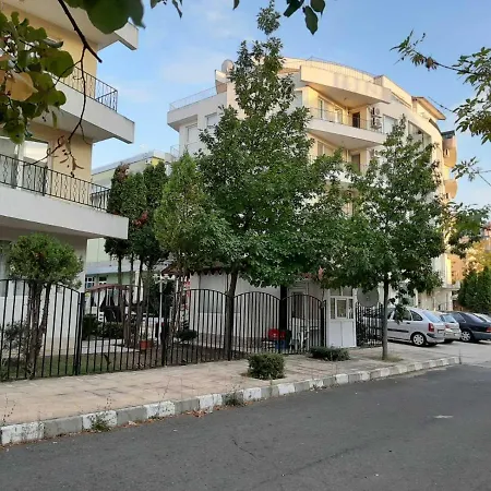 Azuro Sunny Apartment