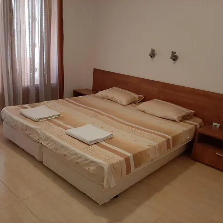 Azuro Sunny Apartment