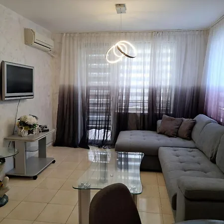 Azuro Sunny Apartmán 3*